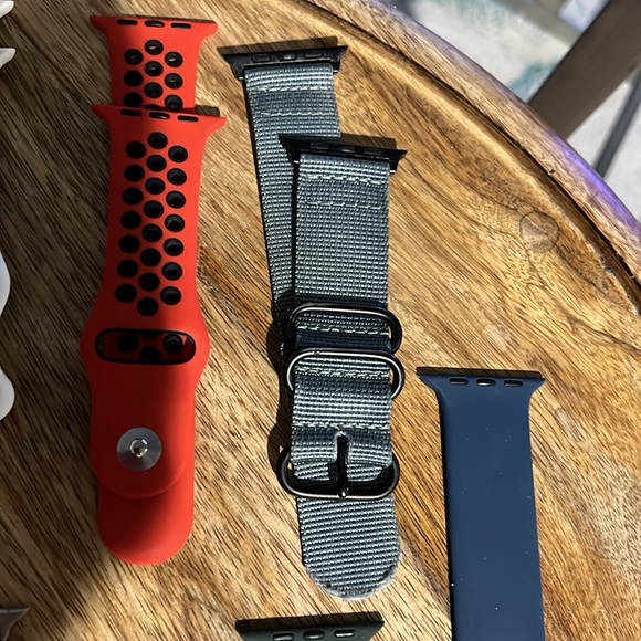 9 Left - Assorted Watchbands for the Apple Watch - Picture 5 of 7